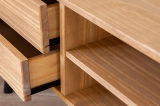 Meuble TV 2 portes en pin massif et rotin Albi - 180 x 52 x 40 cm