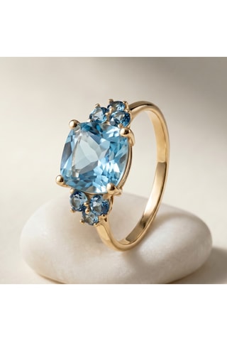 Anillo - Oro amarillo y topacios