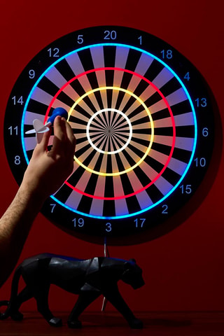 Gioco di freccette bersaglio effetto neon - Nero e bianco