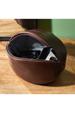 Trousse. - Marrone