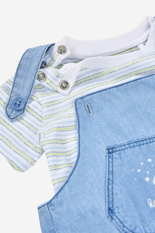 T-shirt e salopette corta in jeans - Bianco e celeste - Bianco, blu e verde
