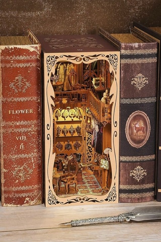 Puzzle 3D book nook in legno La Garde-robe de la Duchesse - 241 pezzi - Da 14 anni