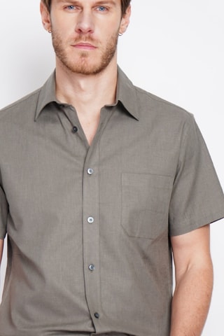 Camisa regular fit de lino - Caqui