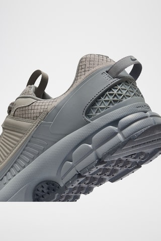 Nike Zoom Vomero Roam en nubuck - Gris