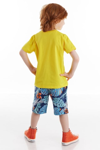 Camiseta y bermudas - Amarillo y azul marino