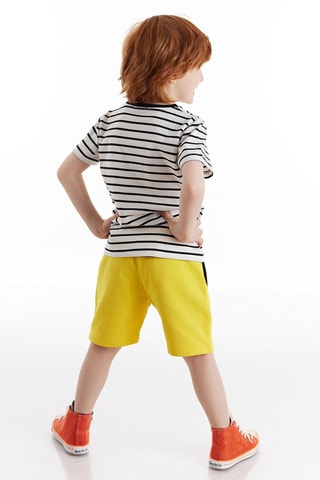 Camiseta y bermudas - Blanco y amarillo