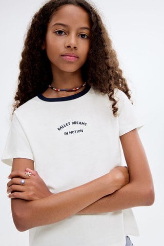T-shirt brodé avec col contrastant - Blanc