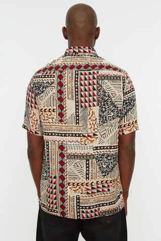 Camisa - Cru e bordô - Branco, preto e vermelho