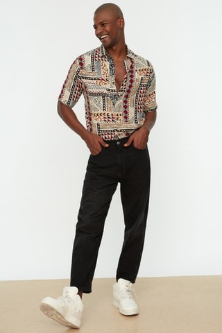 Camisa - Cru e bordô - Branco, preto e vermelho