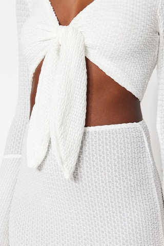 Crop top e saia assimétrica de cintura subida - Caqui - Branco