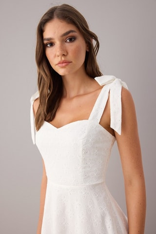 Vestido médio - Branco - Branco