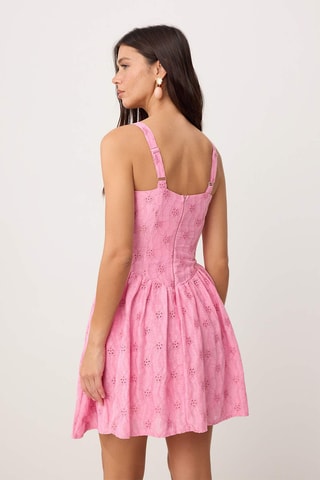 Vestido patinadora em bordado inglês - Rosa
