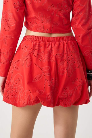Saia bola em bordado inglês - Vermelho