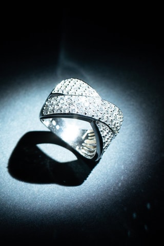 Anillo Ruban de Lumière - Oro blanco y diamantes