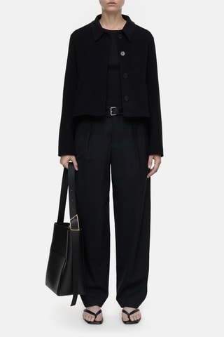 Chaqueta corta de lana virgen - Negro