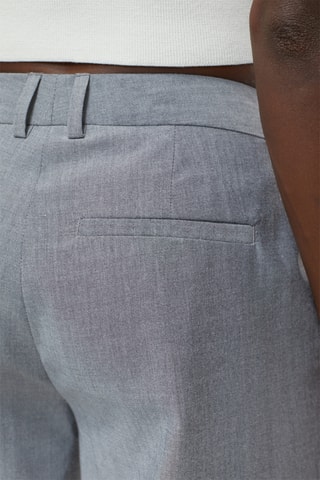Pantalón straight de lana virgen de tiro alto - Gris