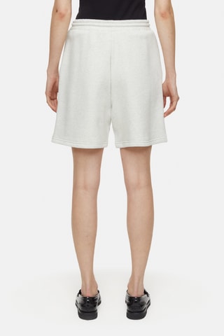 Short relaxed fit. - Crudo