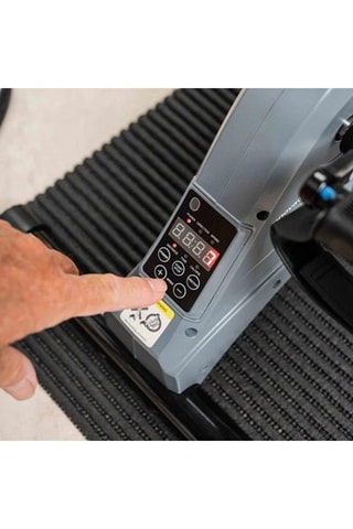 Pedaliera elettrica assistita per braccia e gambe