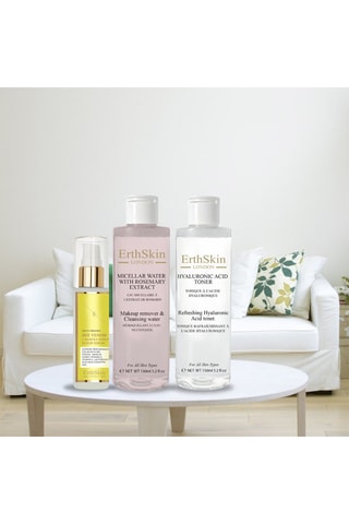 Estuche con ácido hialurónico, extracto de romero, veneno de abeja y miel de Manuka - 3 productos
