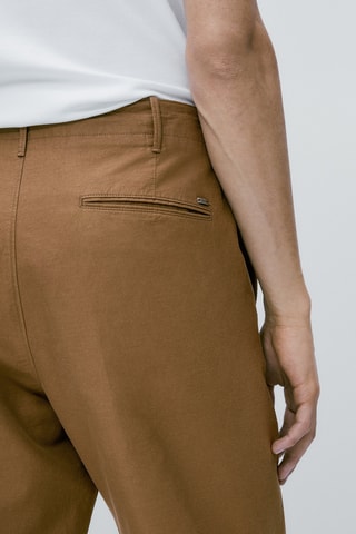 Pantaloni chino in cotone e lino tapered fit - Cammello