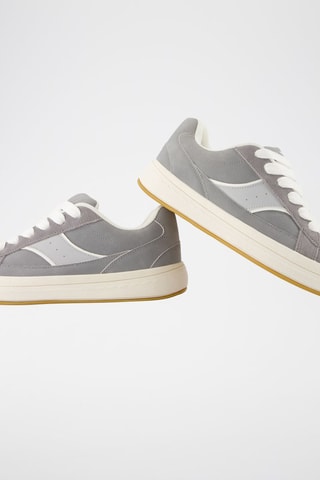 Zapatillas - Gris oscuro y blanco