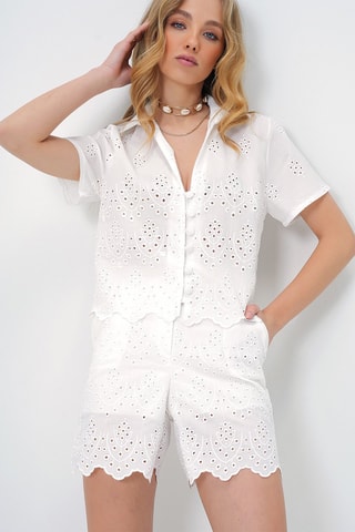 Short con bordado inglés - Blanco