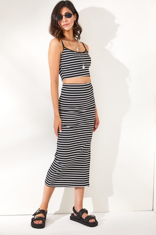 Crop top y falda midi de talle alto - Negro