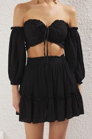Crop top y falda de playa de talle alto - Negro