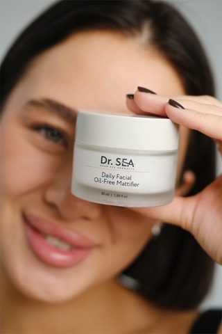 Crema matificante diaria sin aceite para el rostro - Pieles grasas - 50 ml