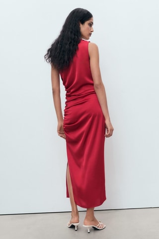 Robe asymétrique satinée avec fronce latérale - Bordeaux