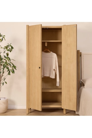 Armário em madeira de sungkai com 2 portas - 80 x 183 x 43 cm