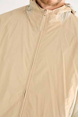 Cortavientos con capucha - Beige