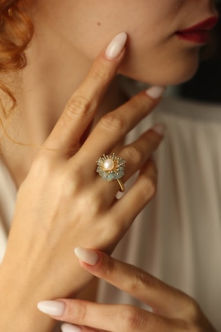 Anello - Perla coltivata e opali