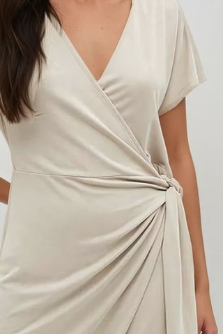 Vestido cruzado - Beige