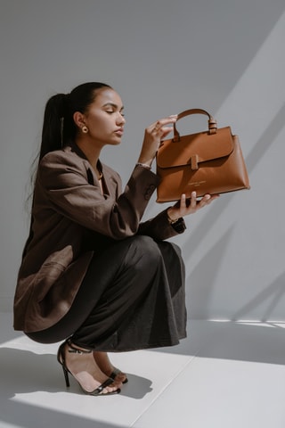 Borsa a tracolla in pelle Ciara - Cammello