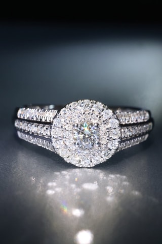 Bague - Or blanc et diamants