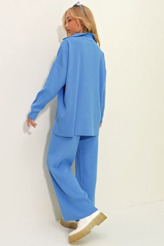 Calças wide legs e casaco de malha ­- Bege - Azul