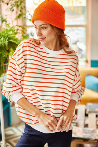 Sweat - Preto - Branco e laranja