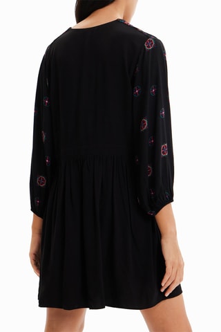 Robe patineuse - Noir, rouge, vert et rose