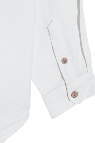 Camisa e laço Branco e azul-marinho