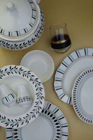Service en porcelaine - 62 pièces