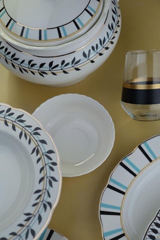 Service en porcelaine - 62 pièces