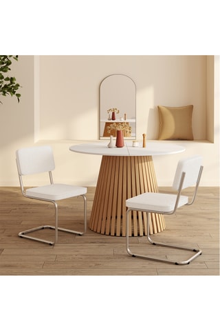Sedie Naya in bouclette panna e piede metallo cantilever - set x 4