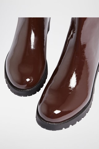 Botins Chelsea em couro envernizado Ivory - Castanho