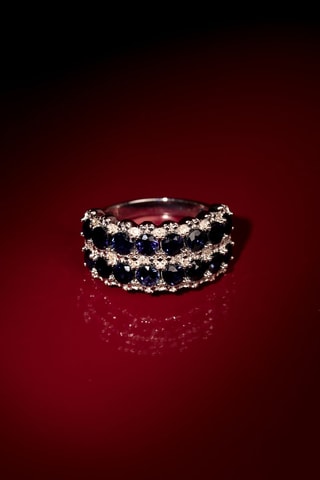 Anillo Salma - Oro blanco, diamantes y zafiros