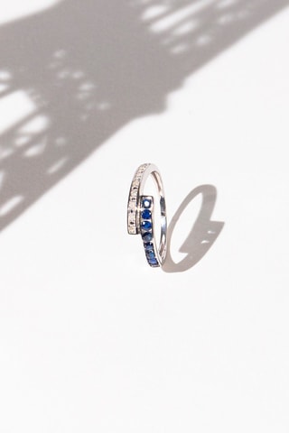 Anillo Lanis - Oro blanco, zafiros y diamantes