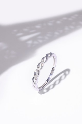 Alianza Beautiful Twist - Oro blanco y diamantes
