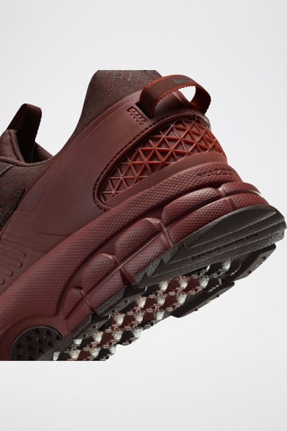 Nike Zoom Vomero Roam - Burdeos y marrón