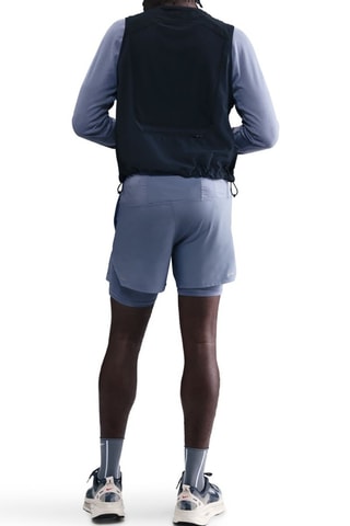 Short de running 2 en 1 Nike Stride - Celeste