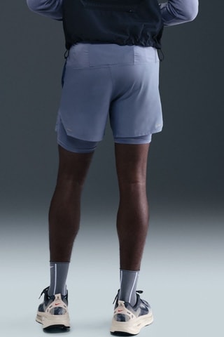 Short de running 2 en 1 Nike Stride - Celeste